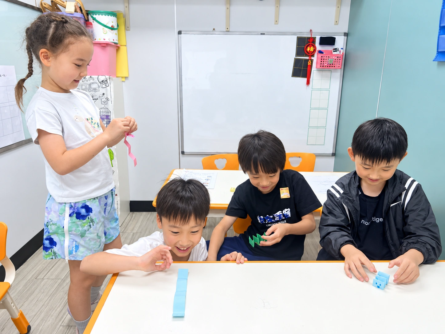 孩子一起參與手作活動